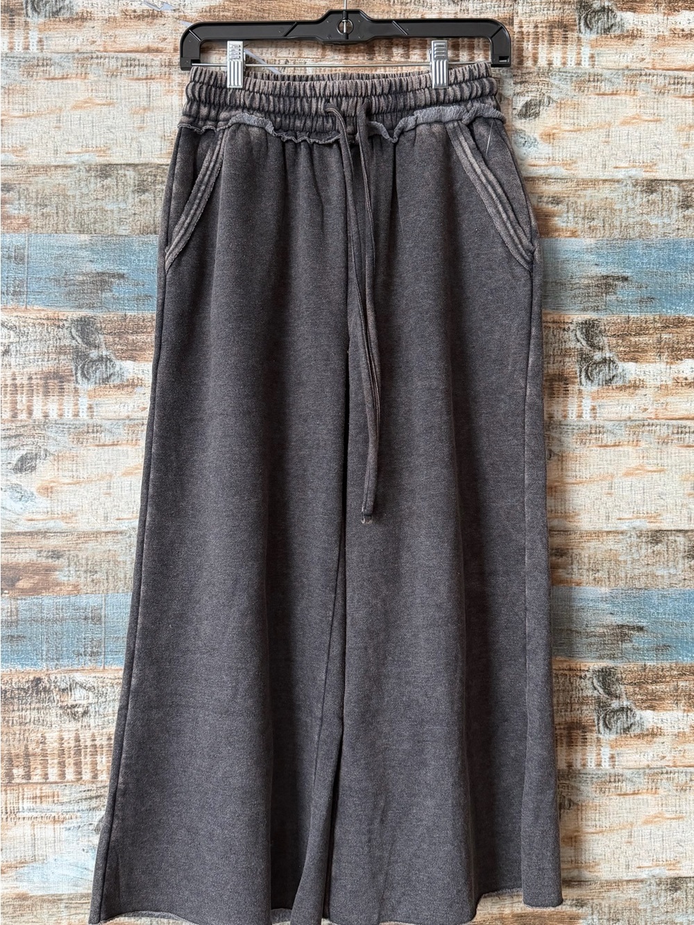 Women’s Zenana Cropped SweatPants. Acid Wash Black. Elastic waist w/drawstring
